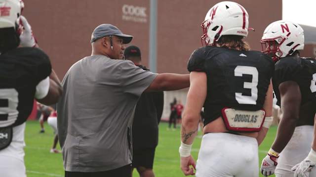 Tony White with defense practice 2023 Illinois week